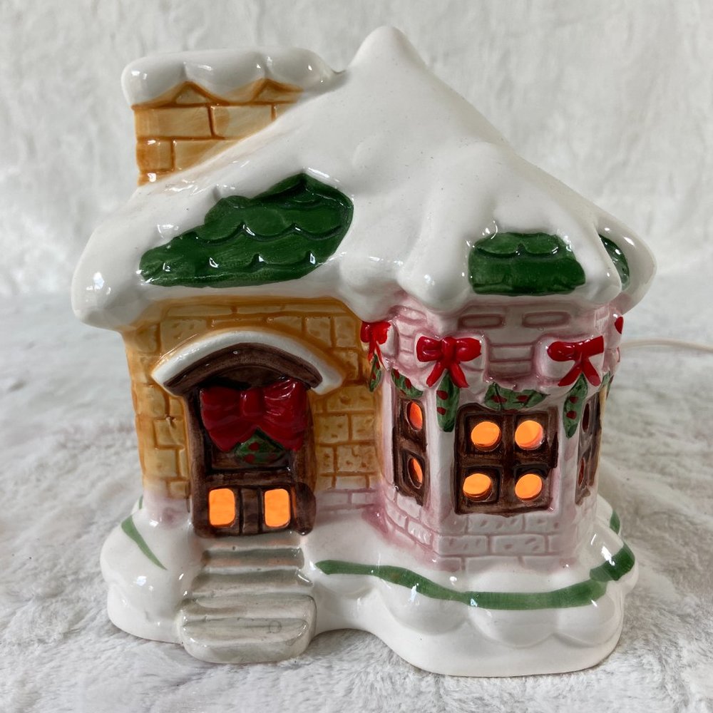 Vintage House of Lloyd Christmas Around The World Lighted Snow House